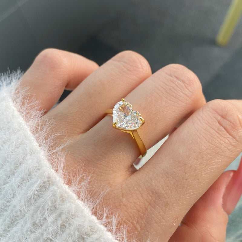 18K Heart Zircon Ring