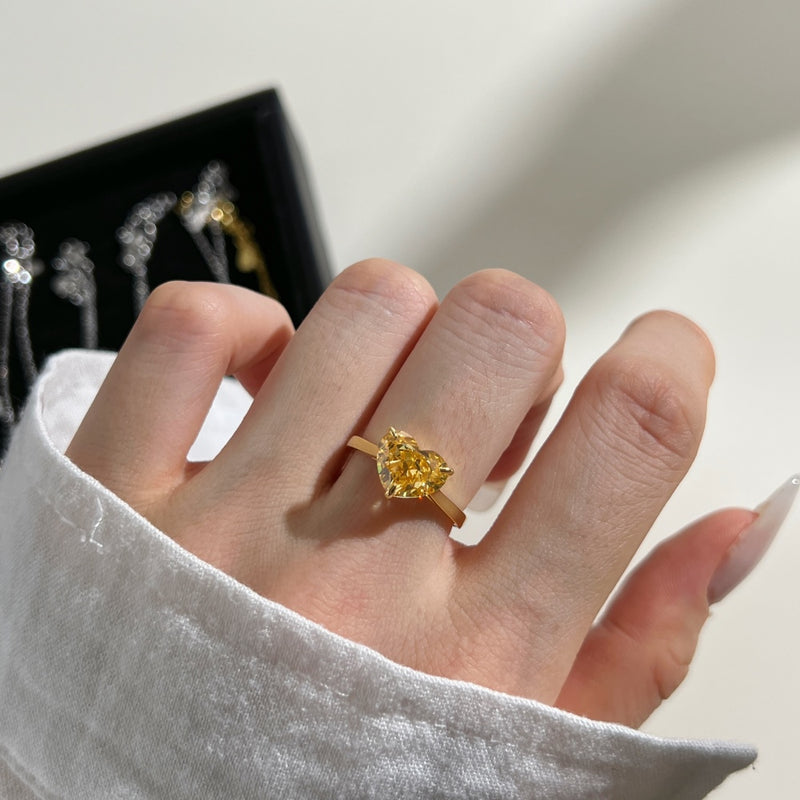 18K Heart Zircon Ring