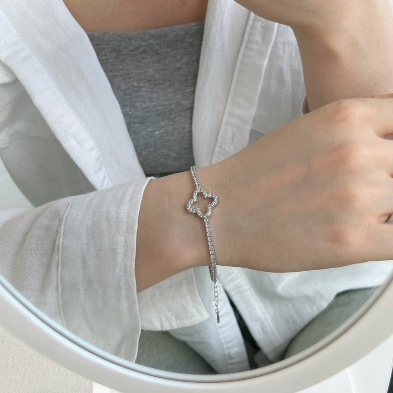 Elegance Clover Bracelet