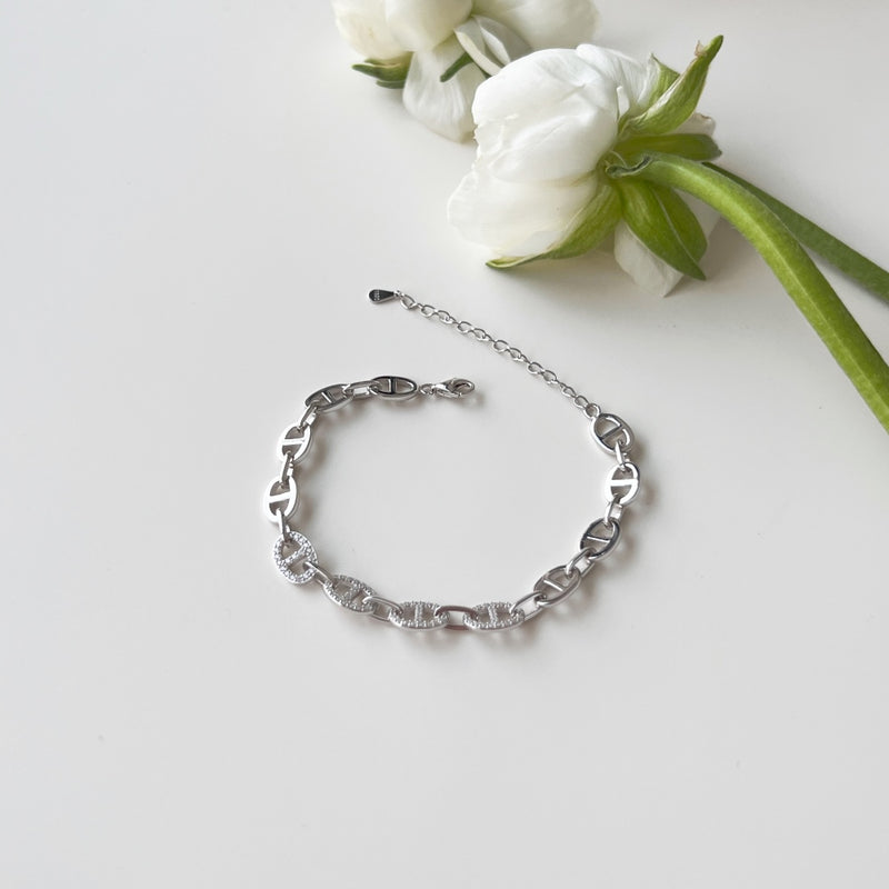 Elegance Chain Bracelet