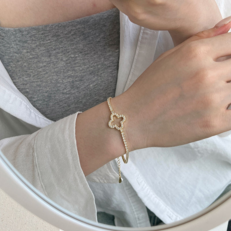 Elegance Clover Bracelet