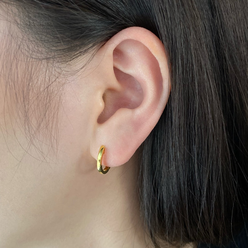 Sleek Classic Hoop Earrings