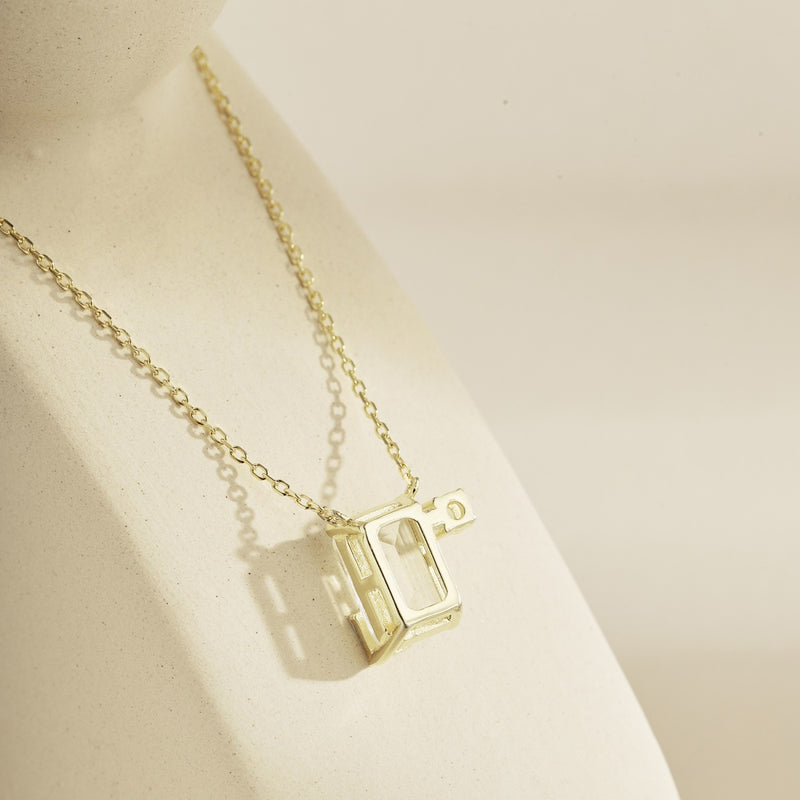 Initial Elegance Necklace (Q)