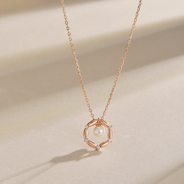 Luna Pearl Circle Necklace