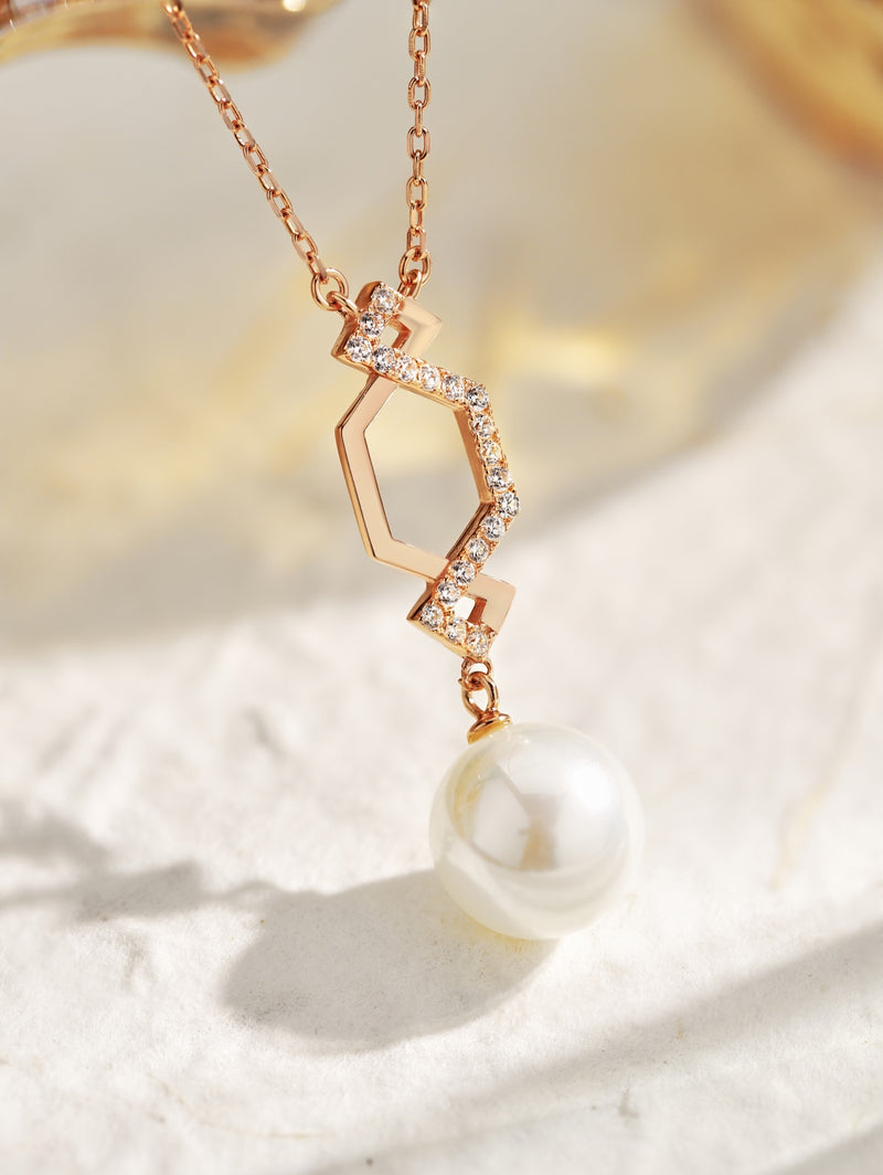 Geometric Pearl Elegance Necklace