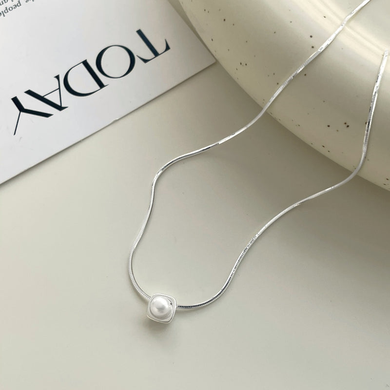 Luna Pearl Necklace